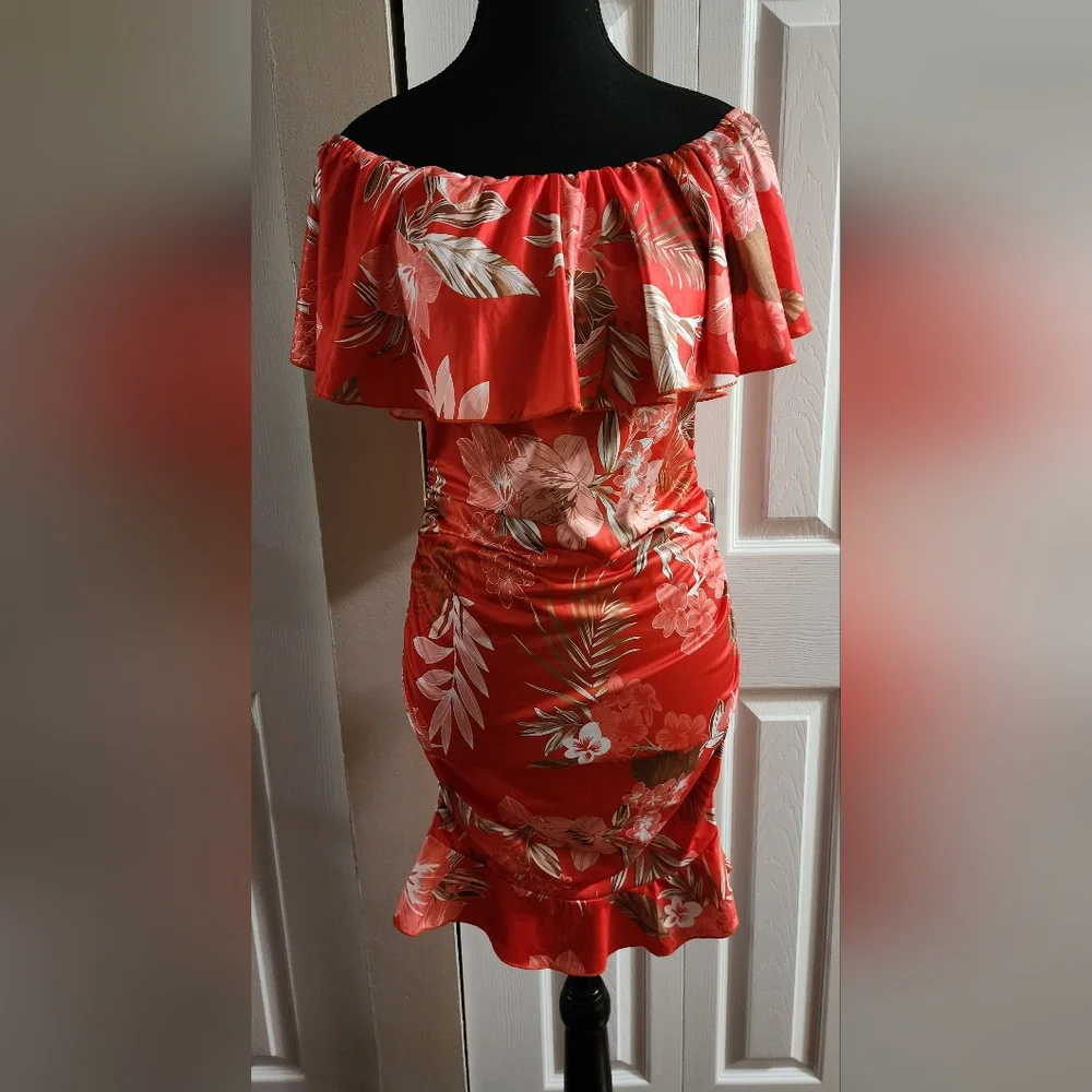 Off-shoulder Ruffle Trim Dress - Picture 2 of 4